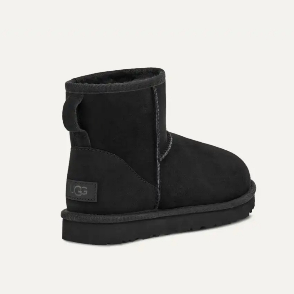 SOLD! NEW UGG Classic Short Suede Water-Repellent Black Boot Size8🖤 👢 - Picture 3 of 10